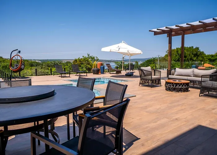 Pousada com piscina, jacuzzi e com vista em Capitólio - Casa Decore