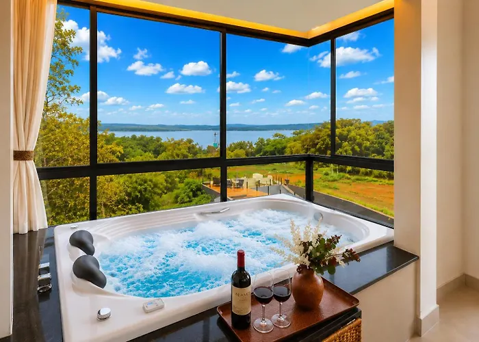 Pousada com piscina, jacuzzi e com vista em Capitólio - Casa Decore